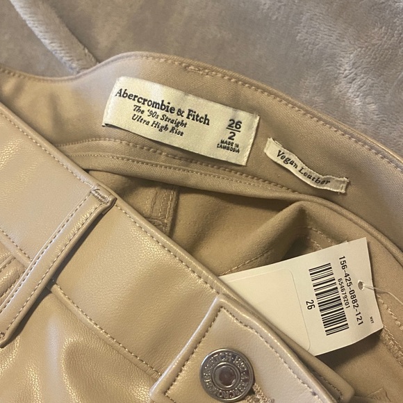 Vegan Leather Cream 90s Ultra High Rise straight leg jean - Picture 4 of 5